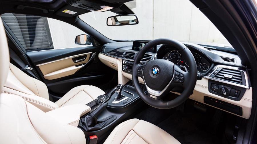Интерьер BMW 330i 100 Year Edition 2016 года  (AU) (фото 17 из 19)